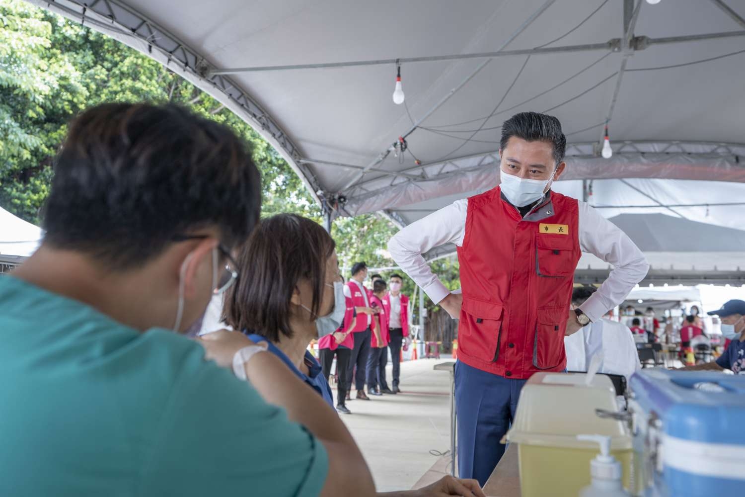新竹市長林智堅今上午視察疫苗施打站。