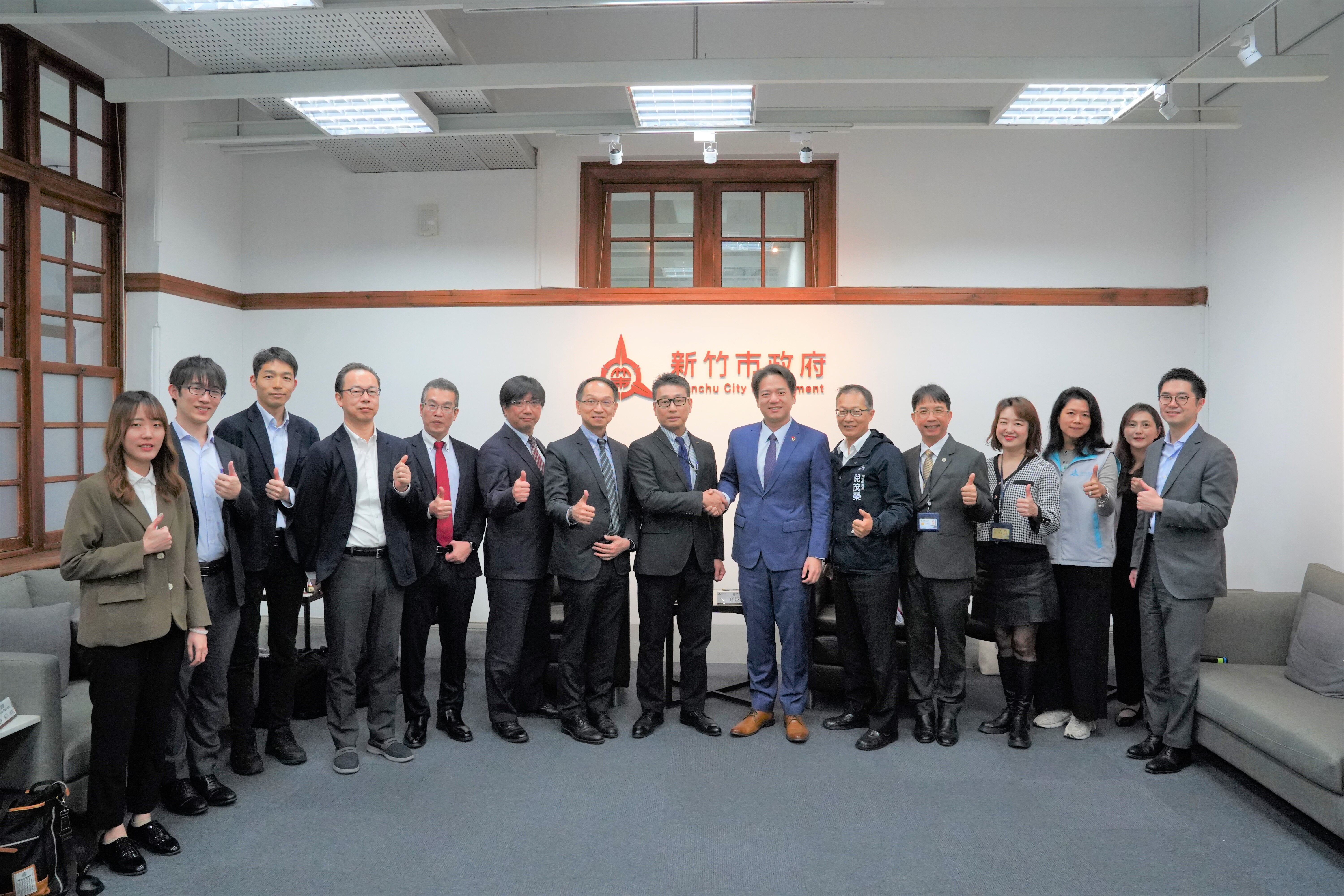 NTT團隊拜會竹市府，雙方成員大合影。